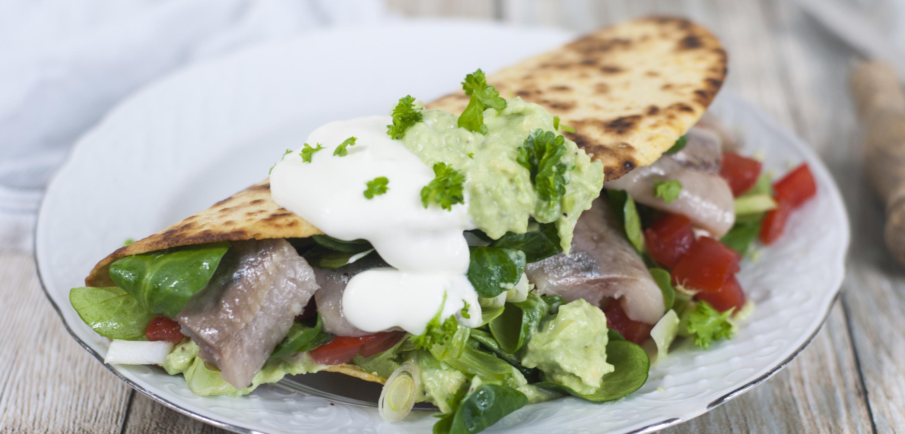 Taco mit Hering und Avocado